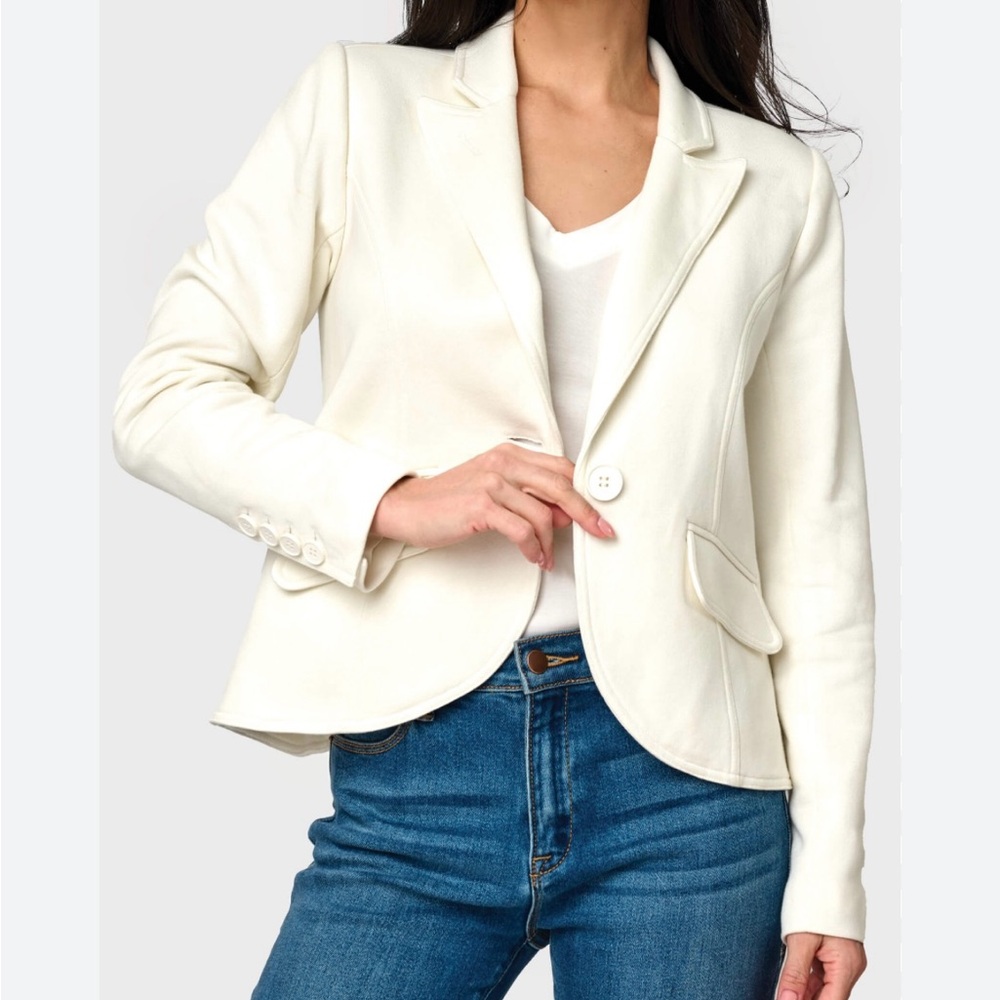 Elegant Women's Cream Blazer